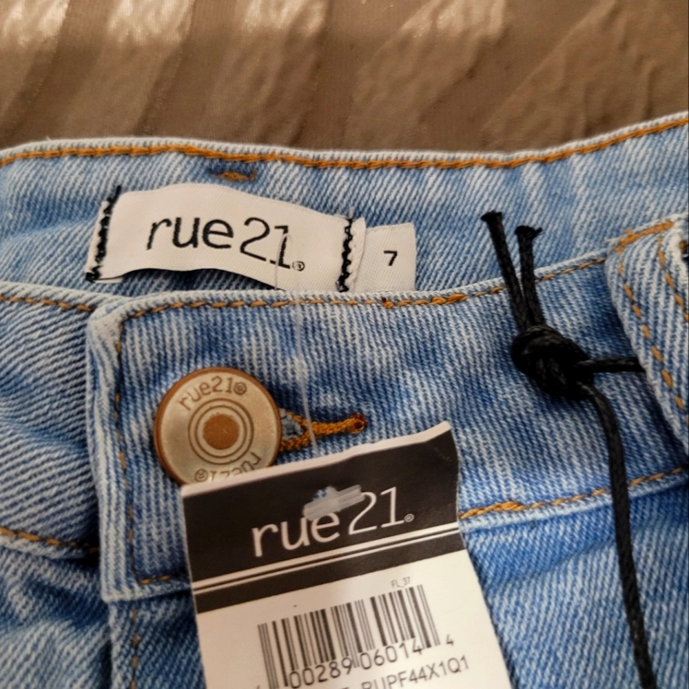 Rue21 Size 7 juniors stone washed denim bell bottoms. - Picture 9 of 10